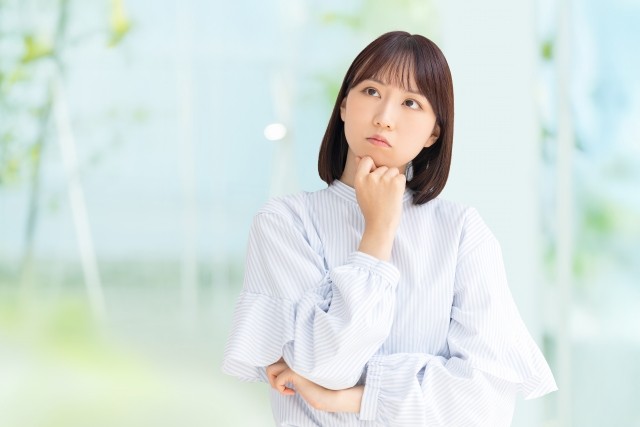 悩んでいる人